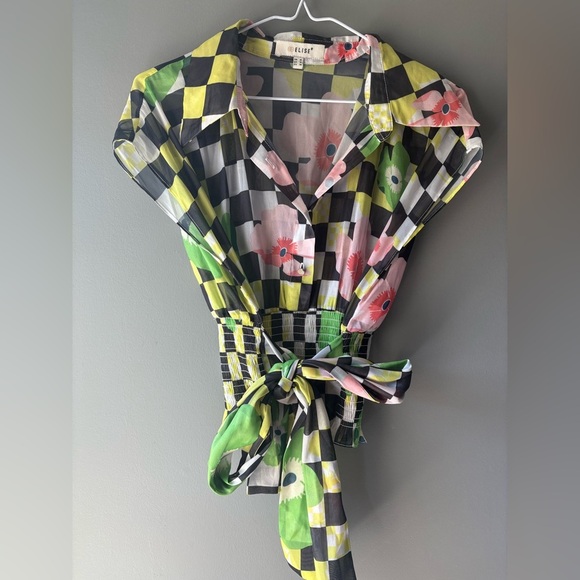 Elise size M, blouse, see through, reversible belt tie. Button up. Plaid floral - Picture 5 of 5